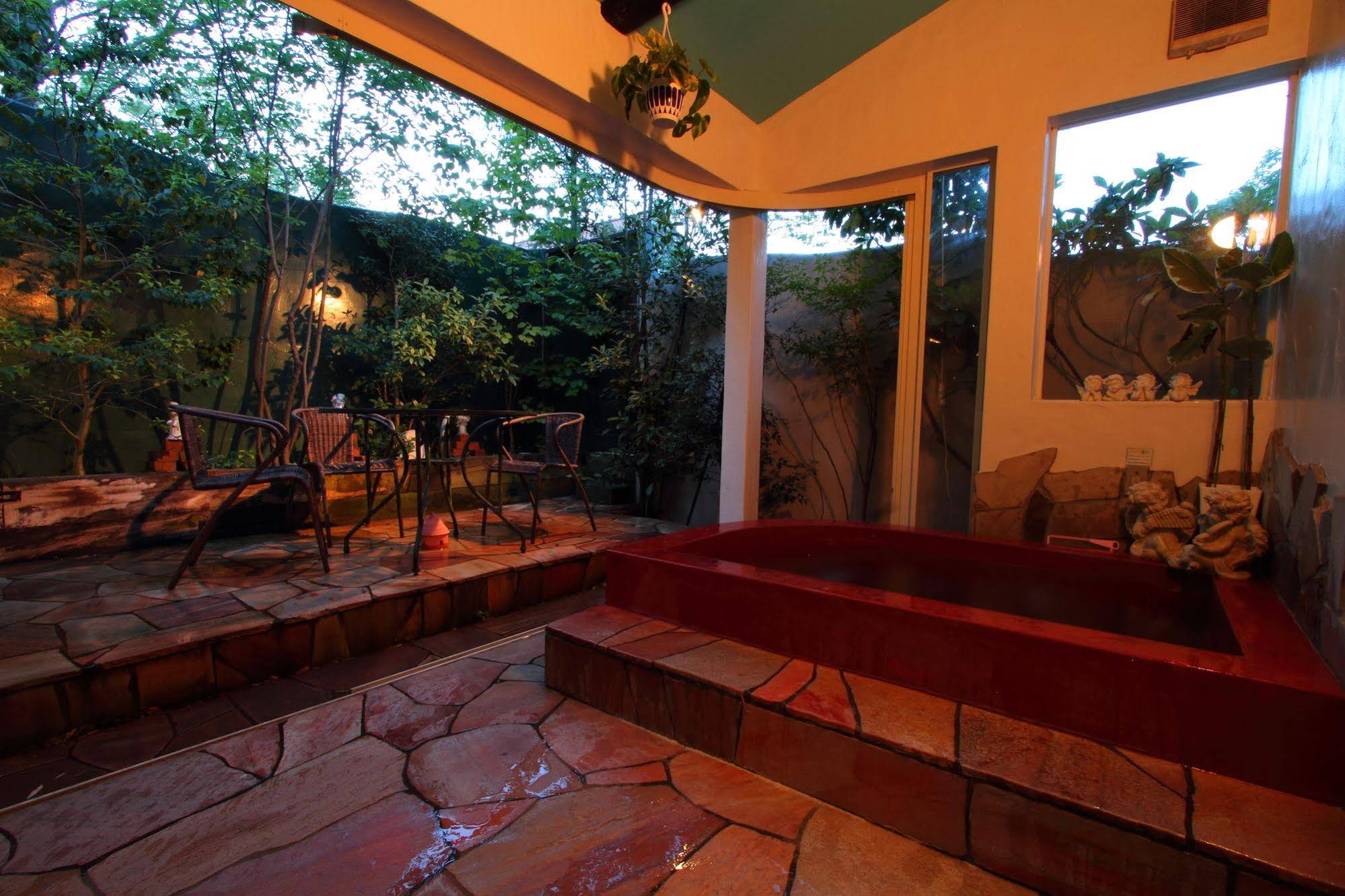 Scotch Court