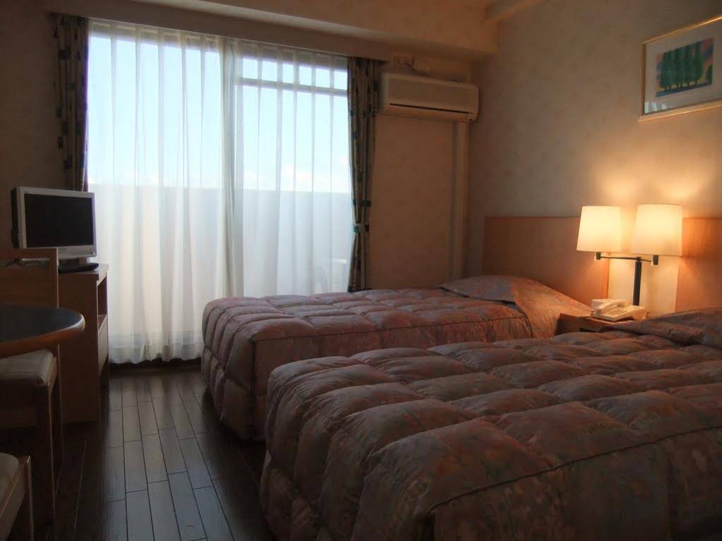 Season Inn Amigos