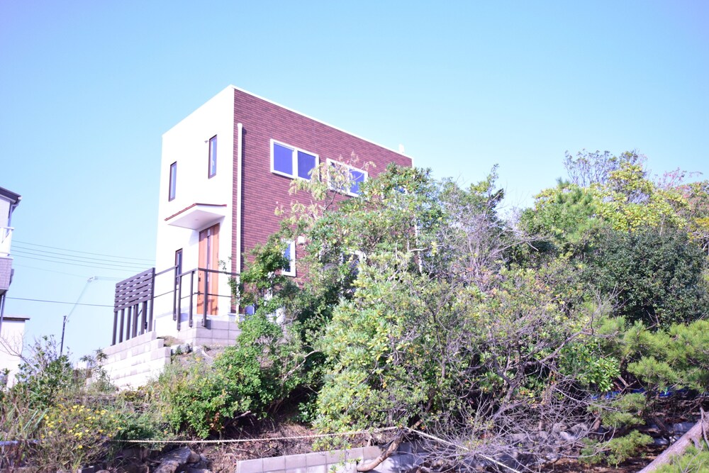 Shirahama House