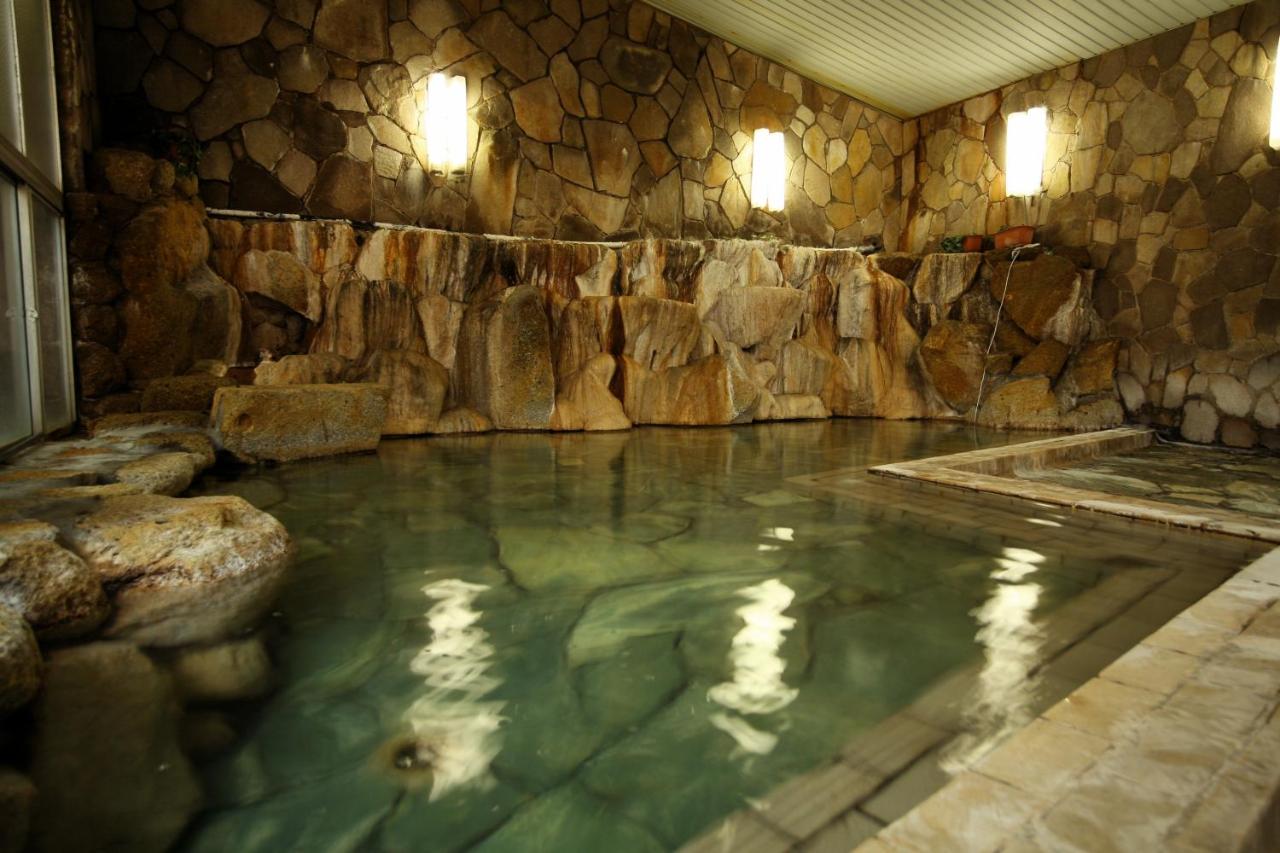 Nanki Shirahama Onsen Shirahamakan