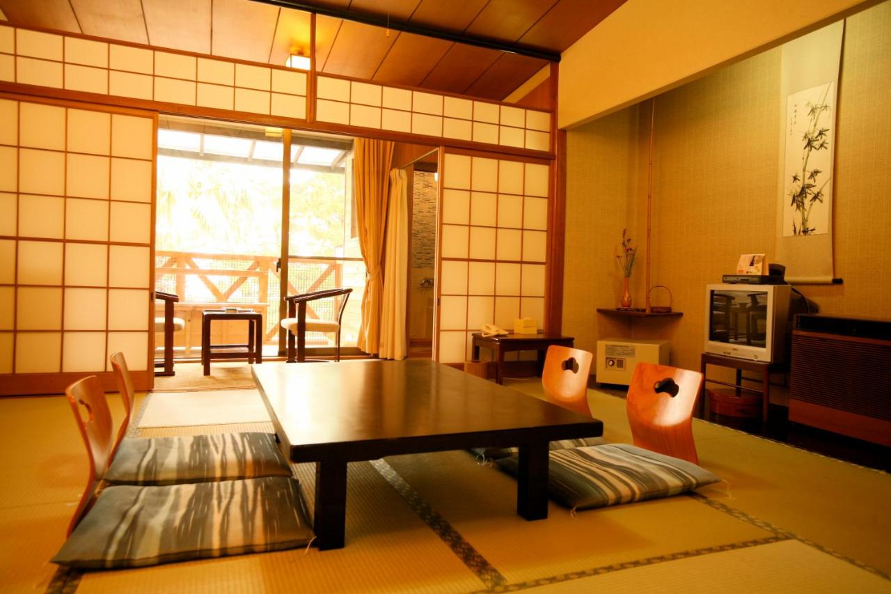 Nanki Shirahama Onsen Shirahamakan