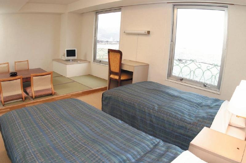Suwa Lakeside Hotel