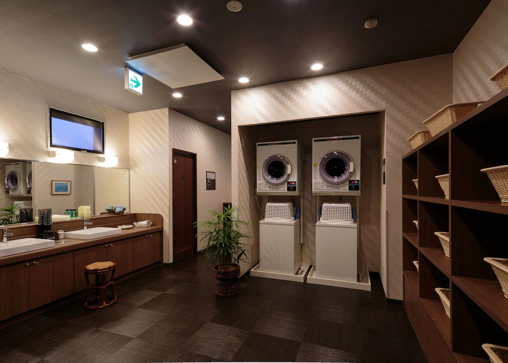 Hotel Route-Inn Takaoka Ekimae