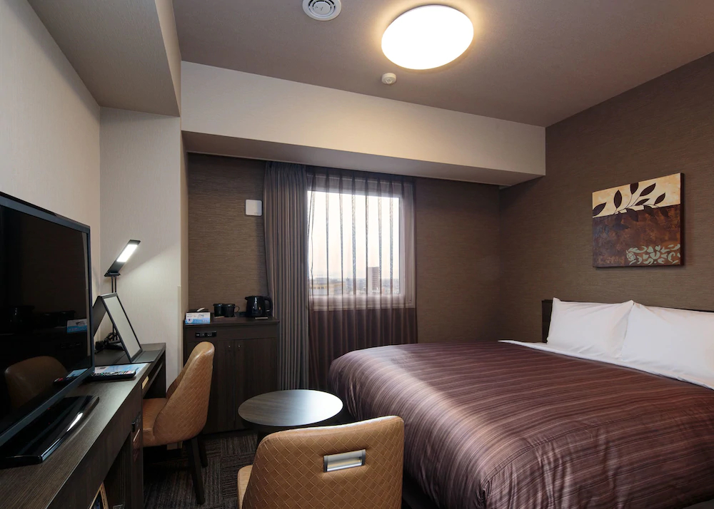 Hotel Route-Inn Takaoka Ekimae