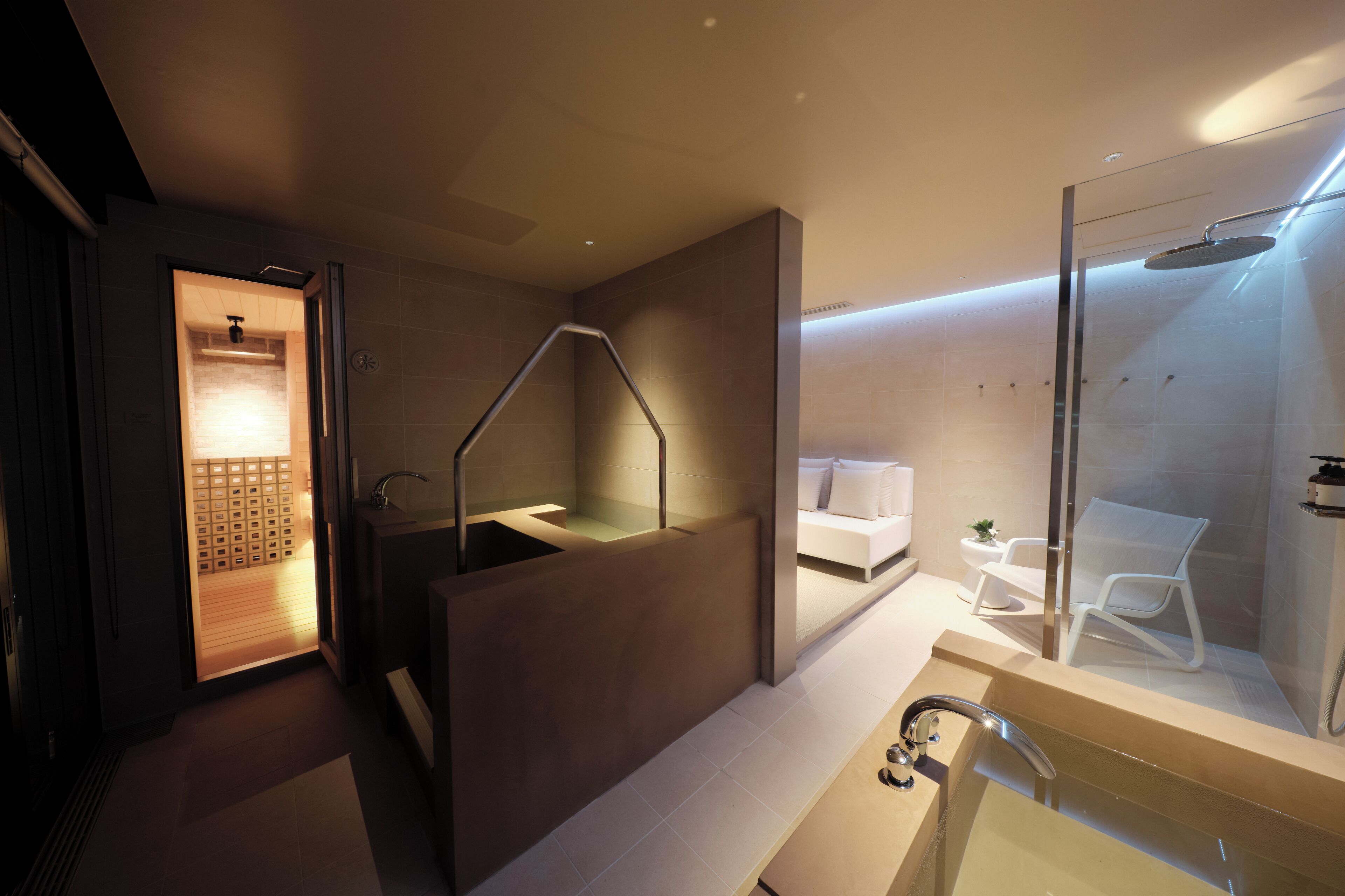 Fav Hotel Hidatakayama East