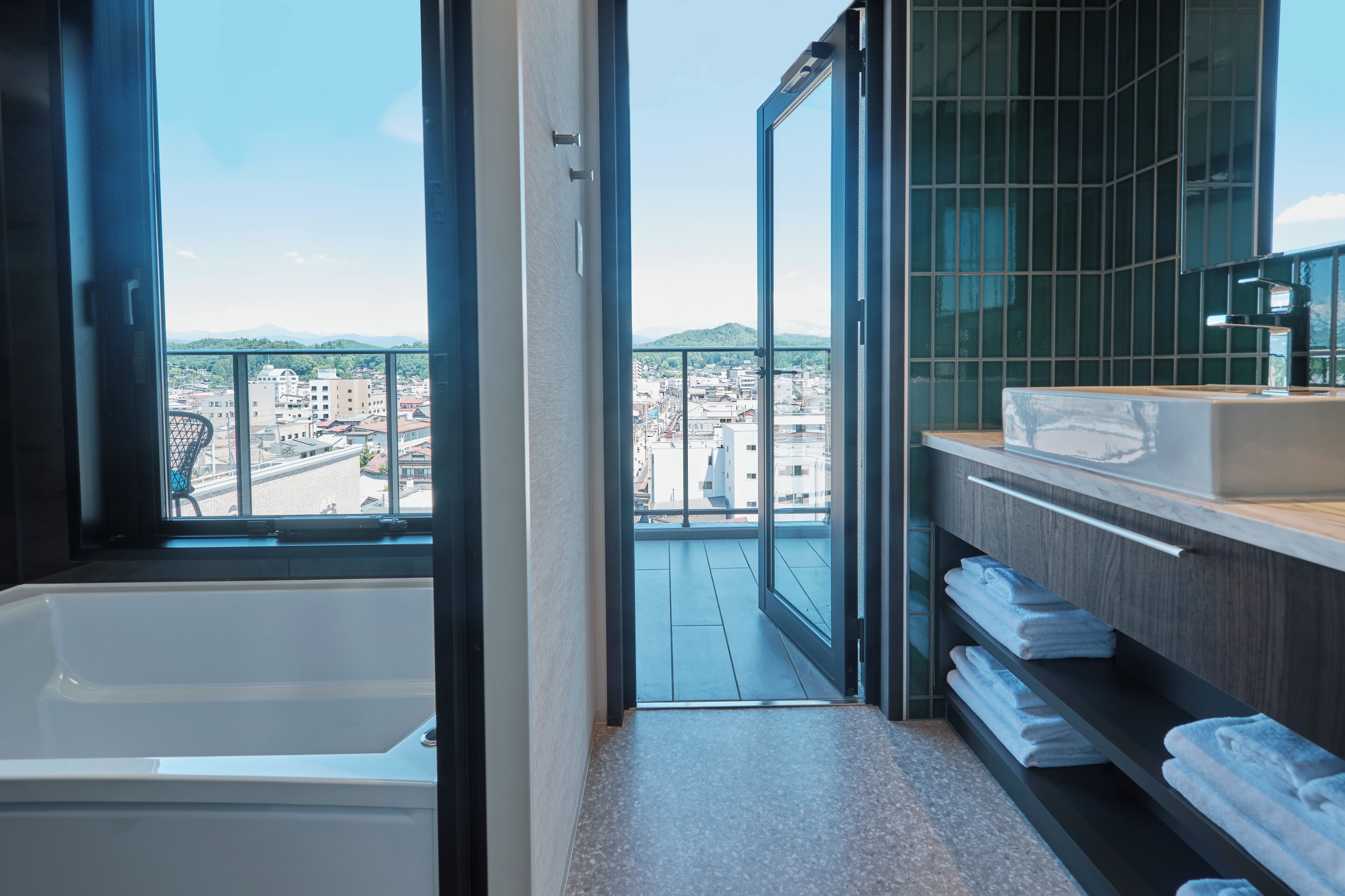 Fav Hotel Hidatakayama East