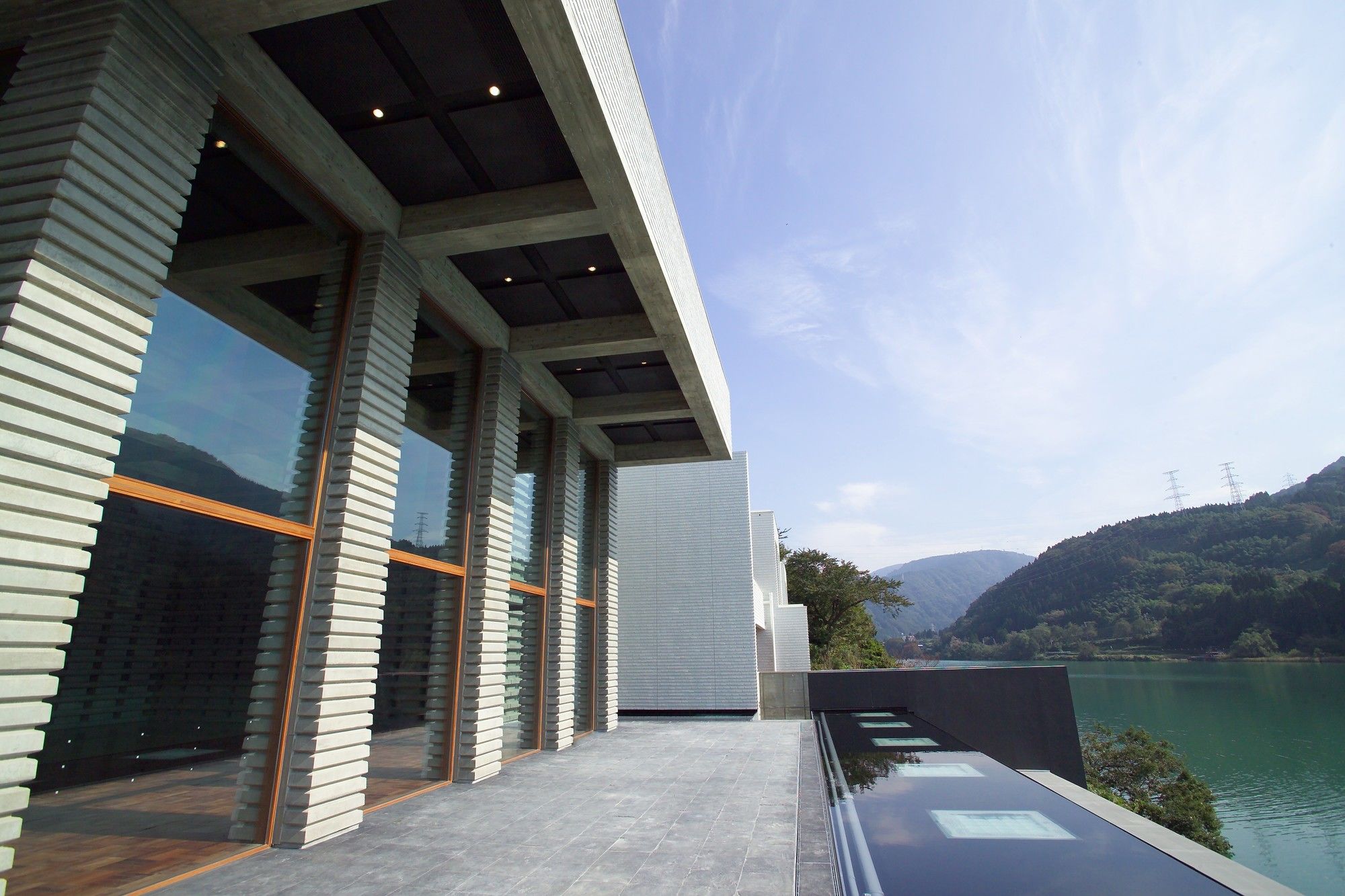 River Retreat Garaku