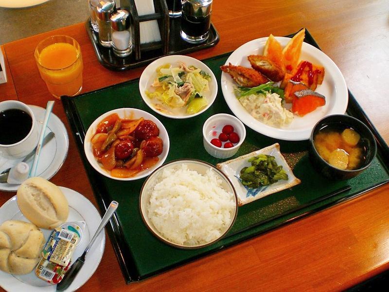 Hotel Route-Inn Toyama Ekimae