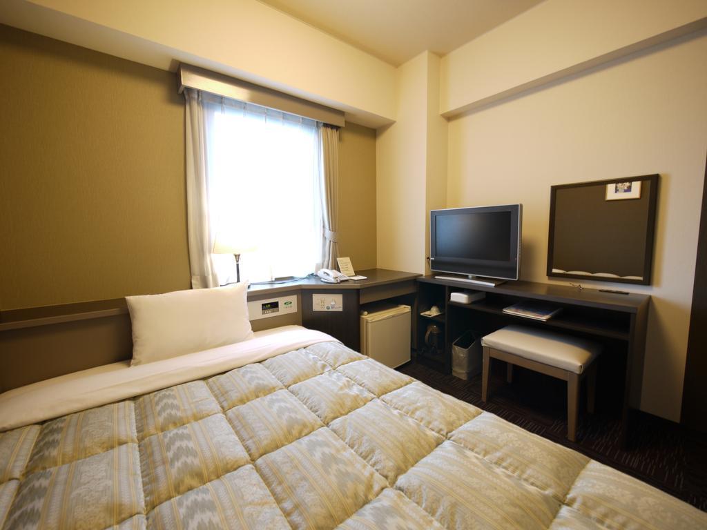 Hotel Route-Inn Toyama Ekimae