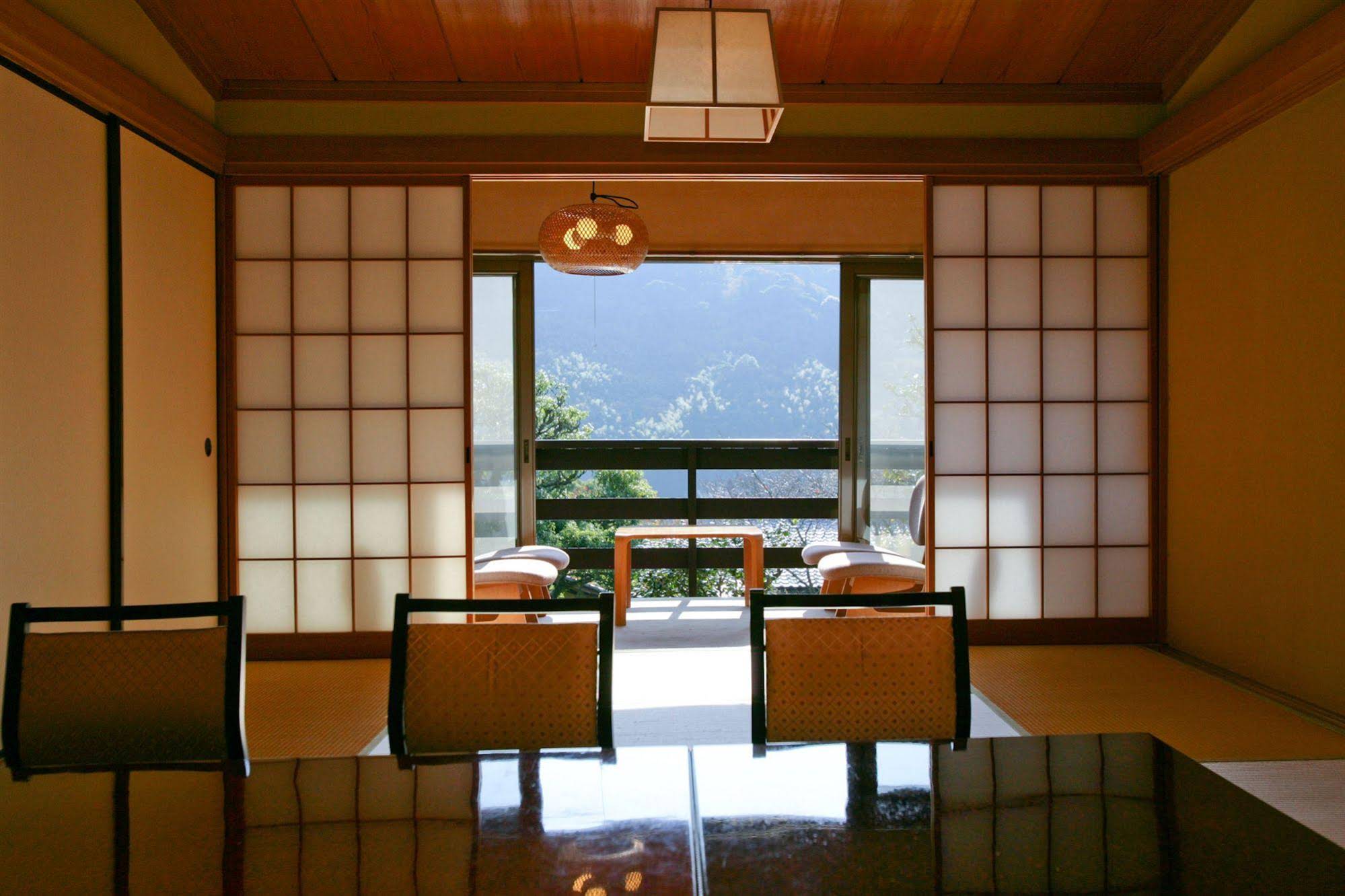 Yugawara Spa Ryokan Ashikari