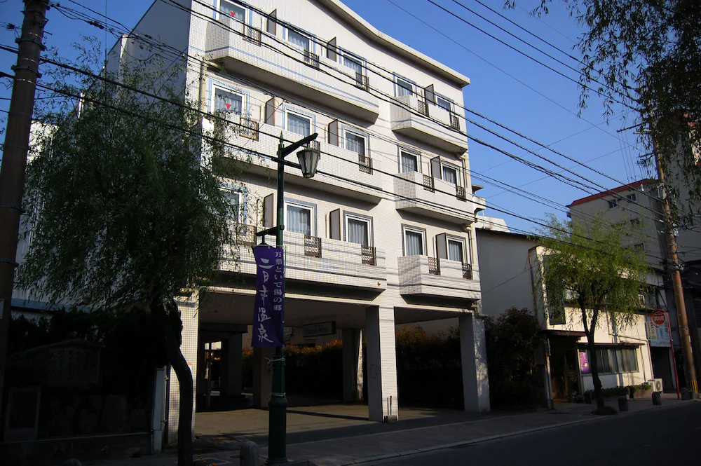 Purple Hotel Futsukaichi
