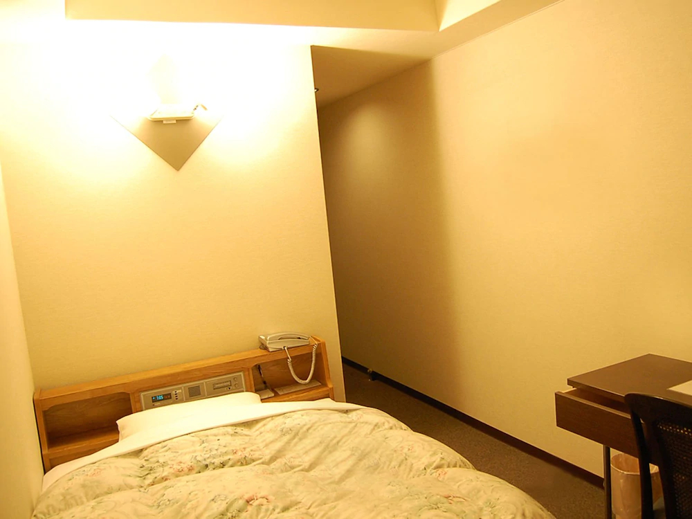 Purple Hotel Futsukaichi