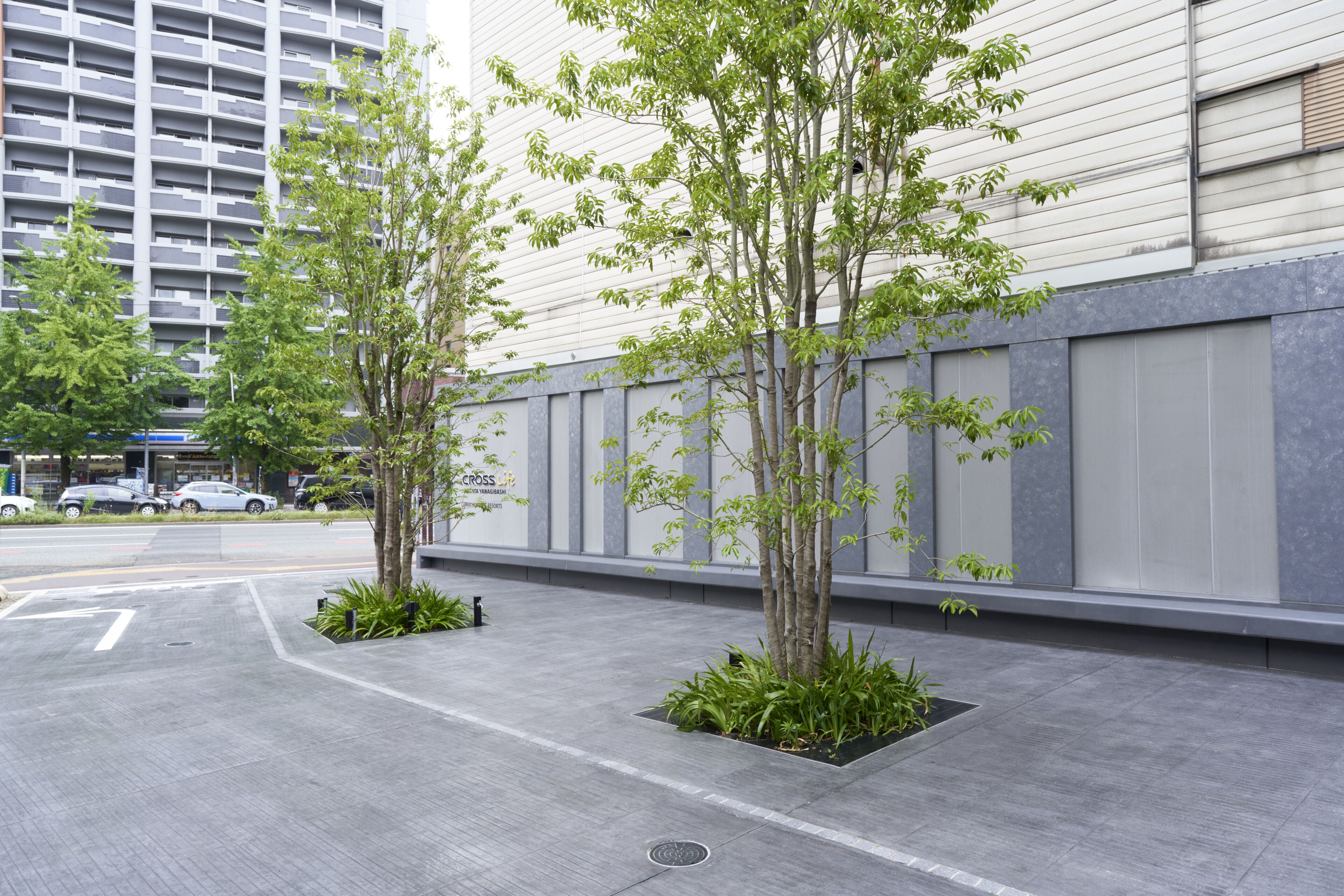 Cross Life Hakata Yanagibashi