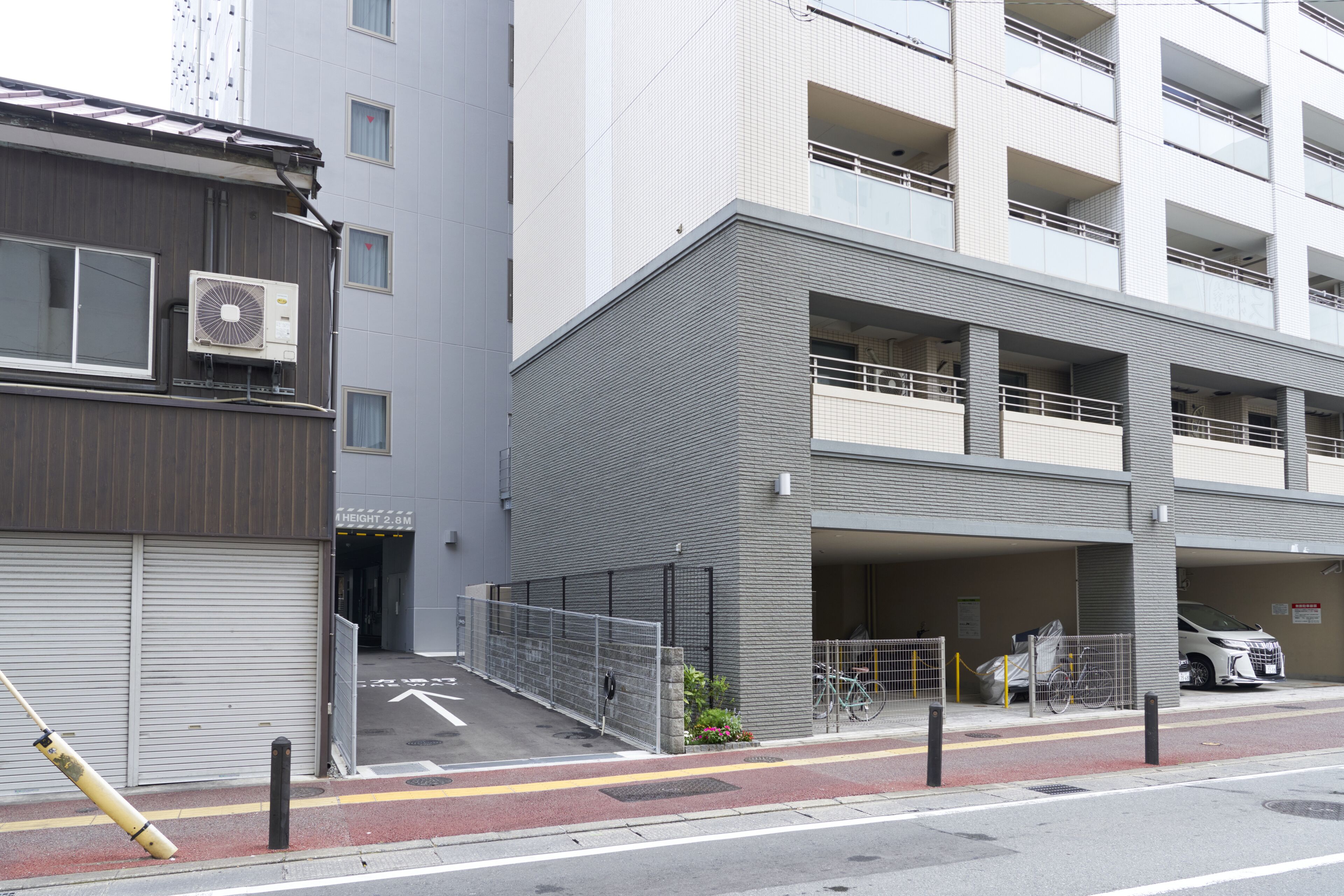 Cross Life Hakata Yanagibashi
