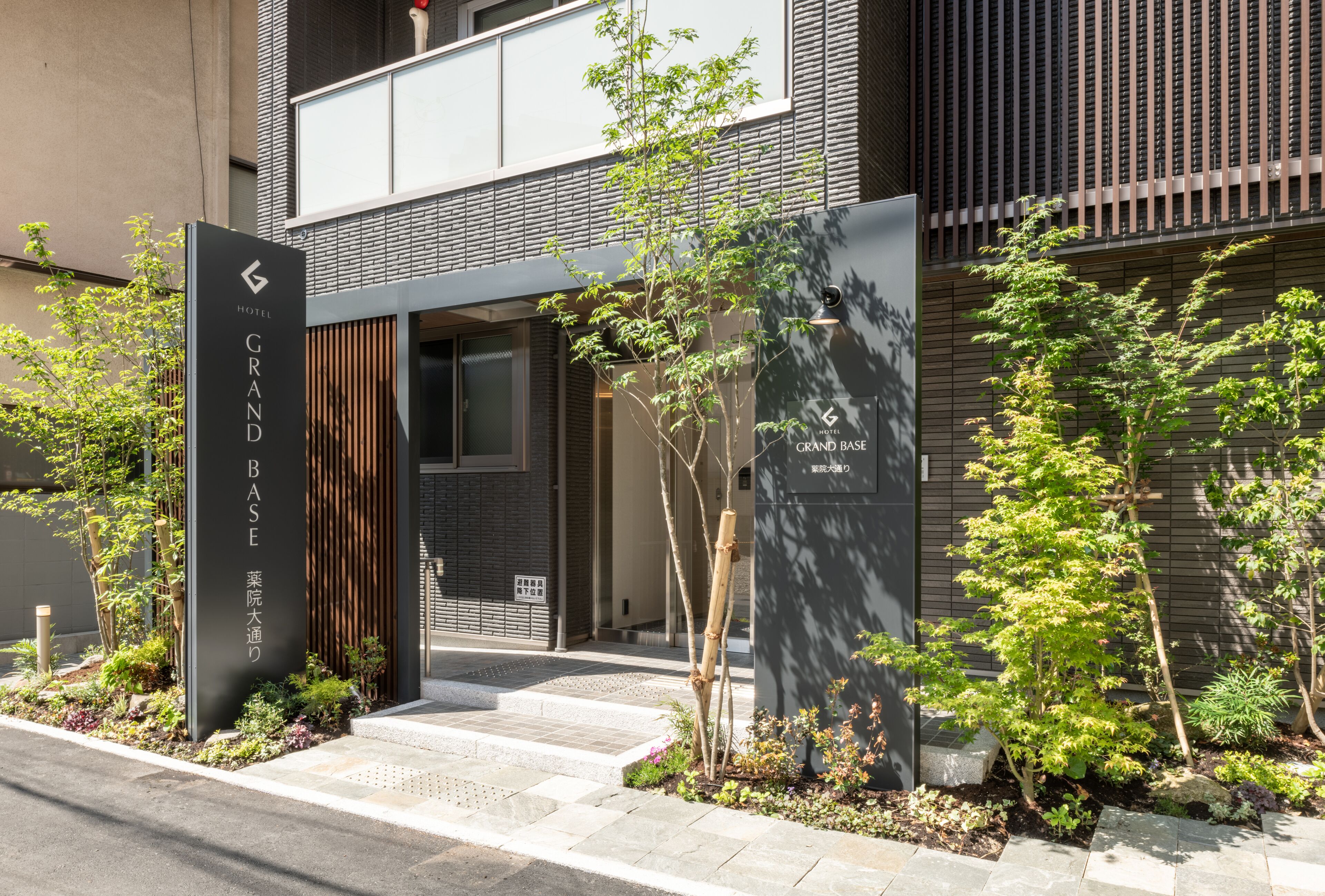 Grand Base Yakuin Odori
