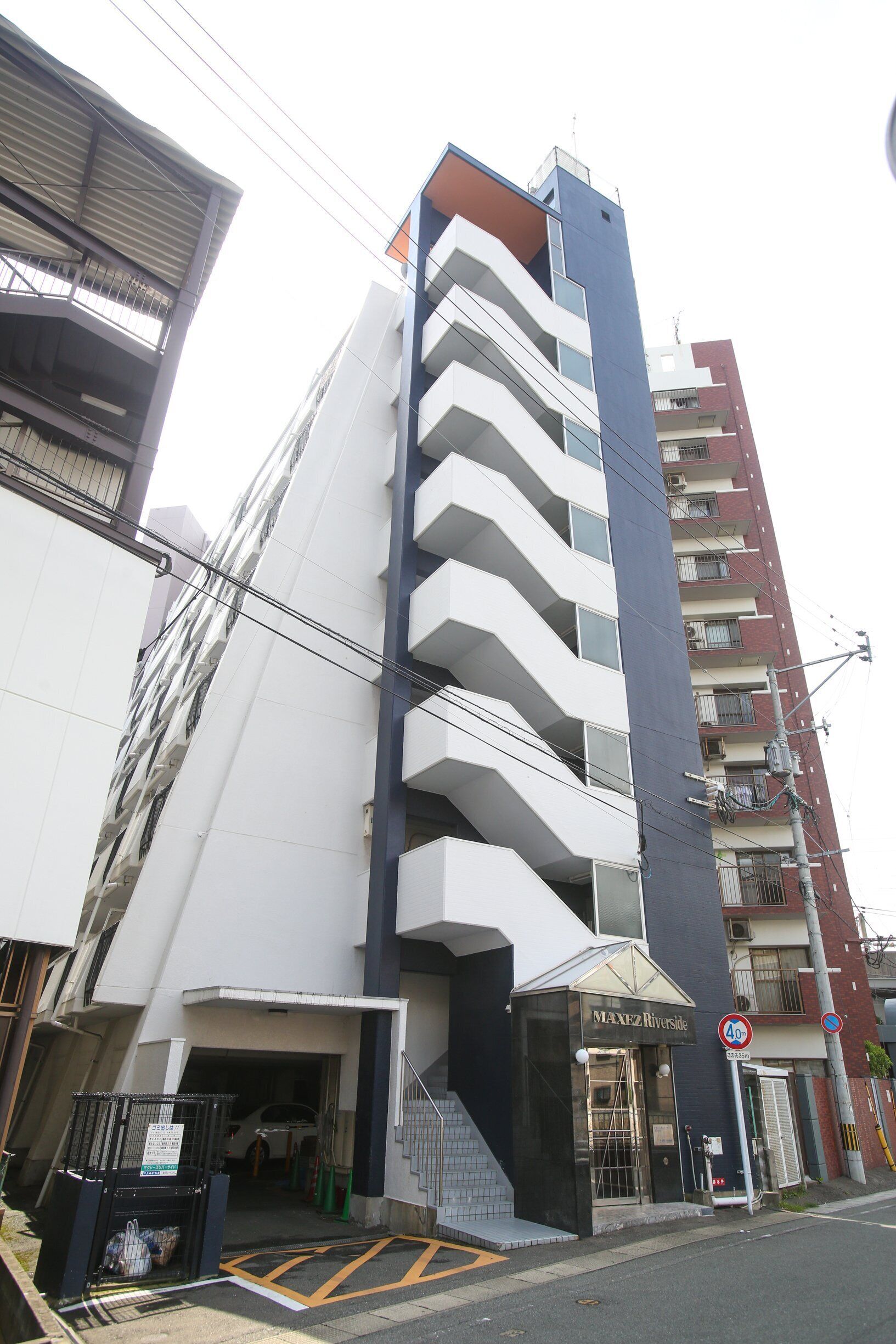 N33 Hakata Sta RiverSide