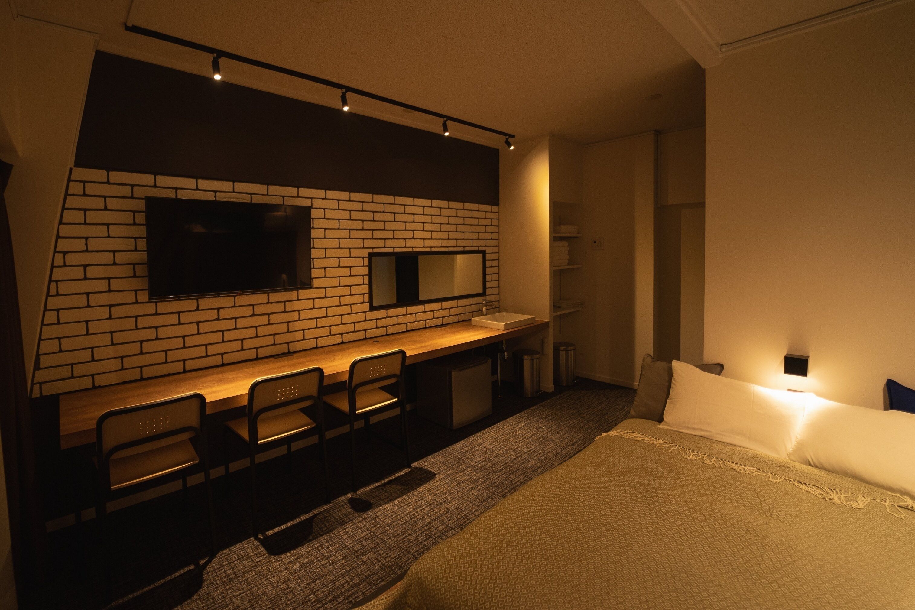 N33 Hakata Sta RiverSide