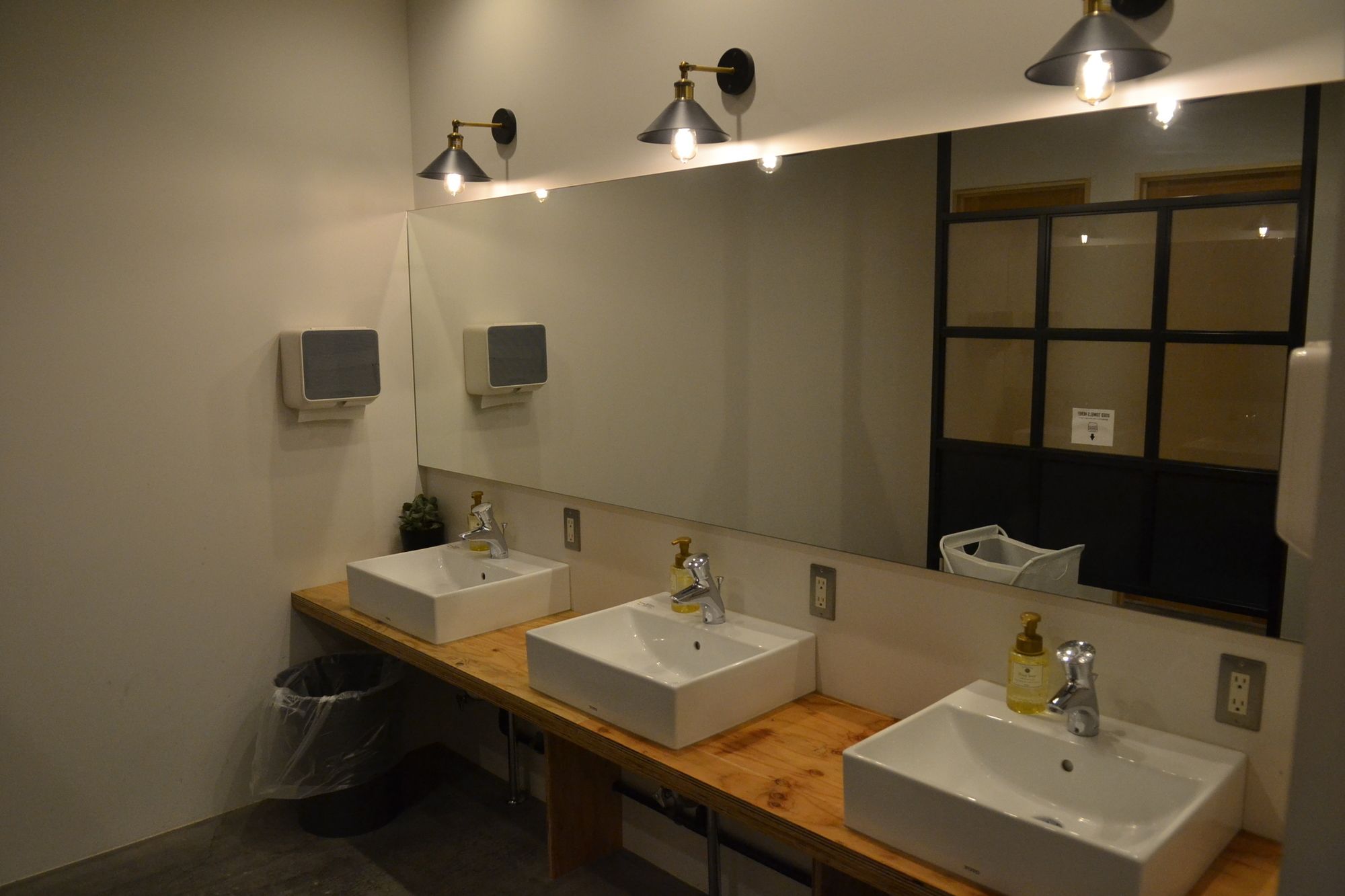 The Life Hostel & Bar Lounge