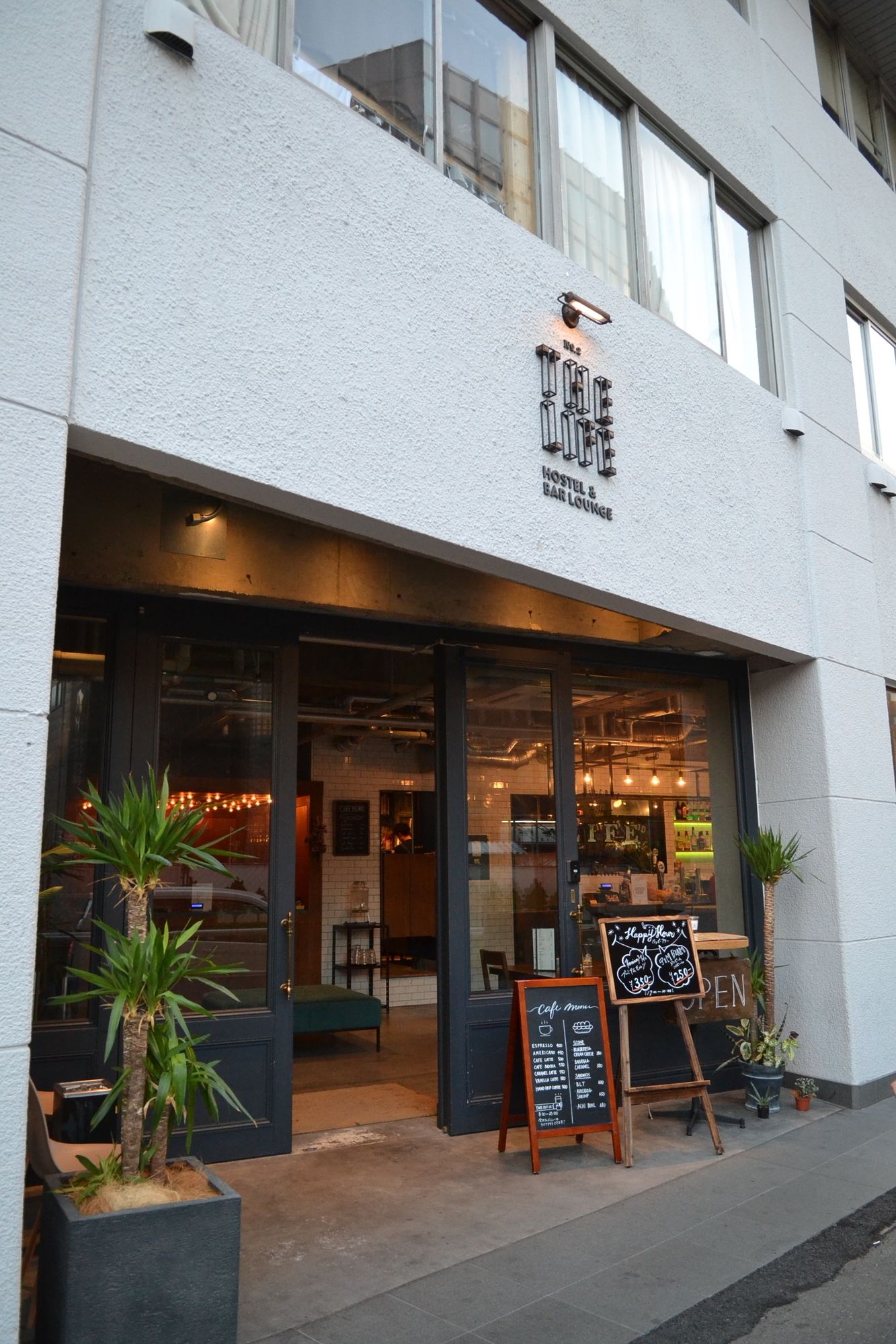 The Life Hostel & Bar Lounge
