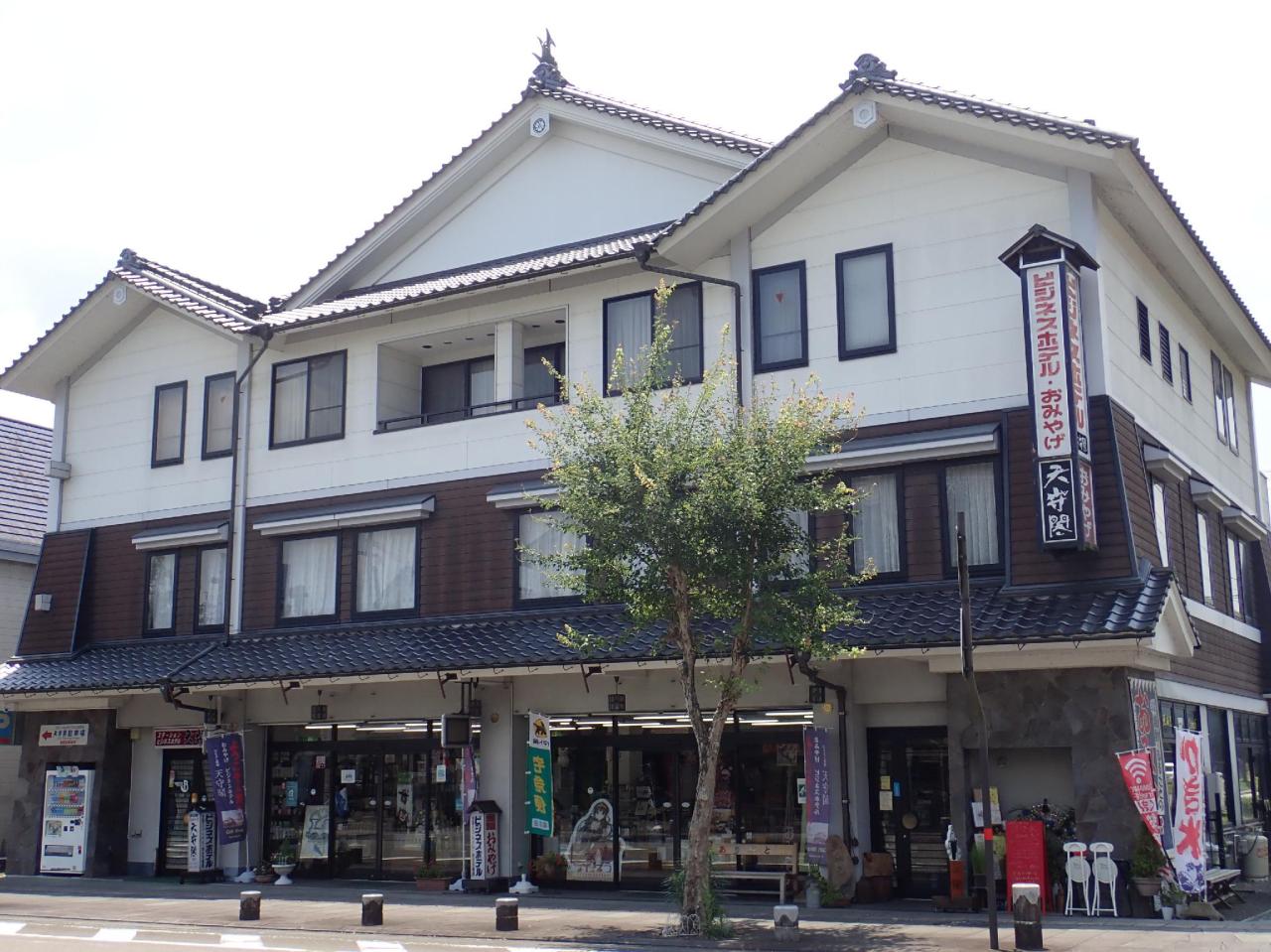 Station Business Hotel Tenshukaku by OYO Rooms