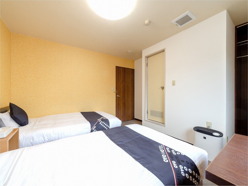 Business Hotel Yanagi Kitakyushu by OYO Rooms