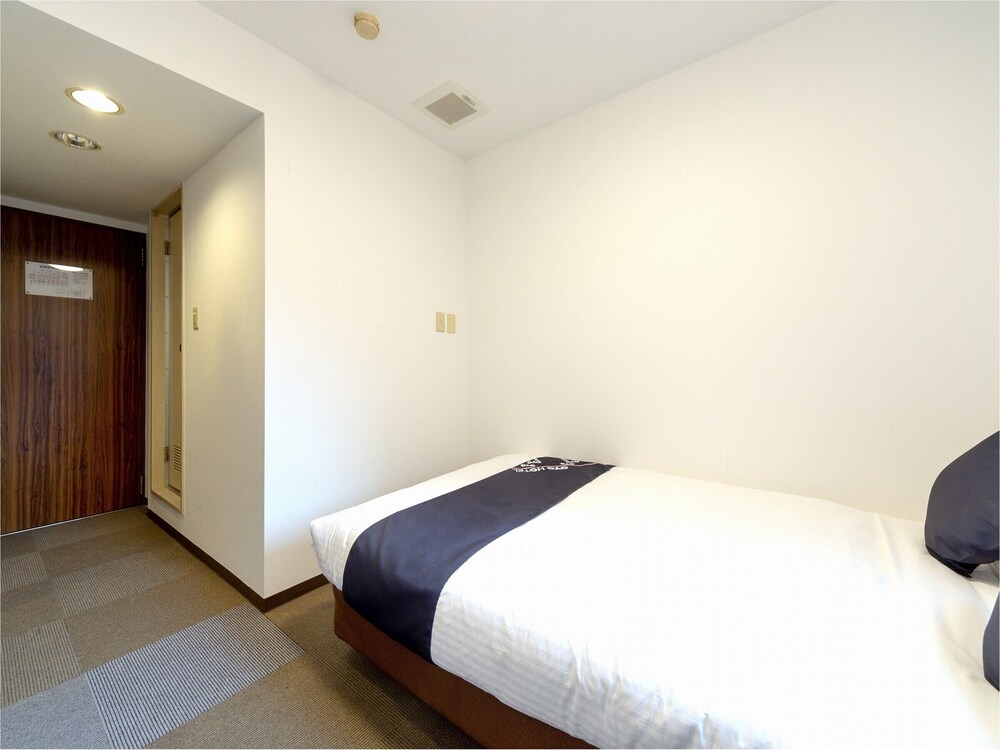 Business Hotel Yanagi Kitakyushu by OYO Rooms