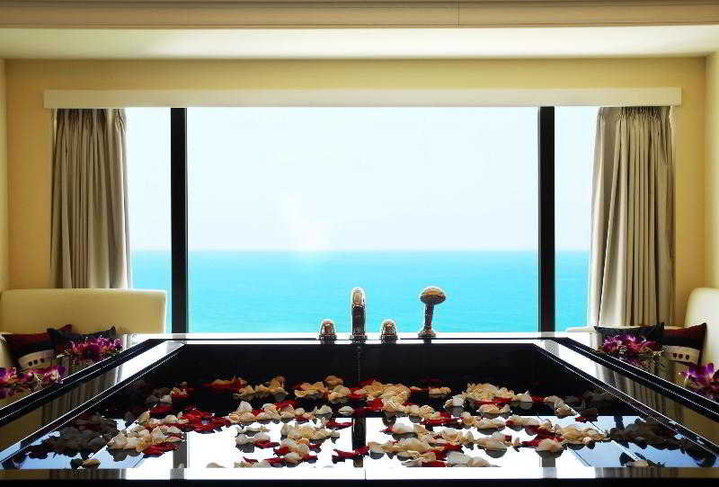 Phoenix Seagaia Ocean Tower
