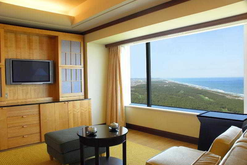 Phoenix Seagaia Ocean Tower