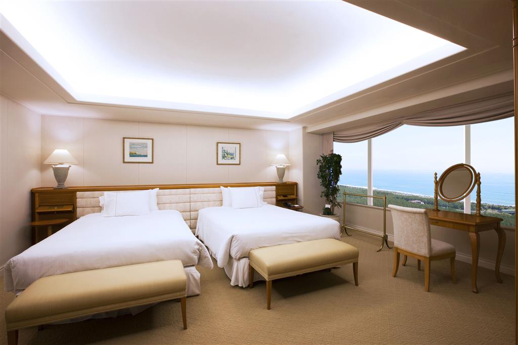 Phoenix Seagaia Ocean Tower