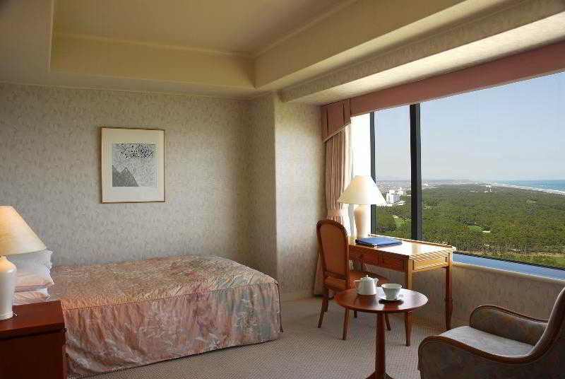 Phoenix Seagaia Ocean Tower