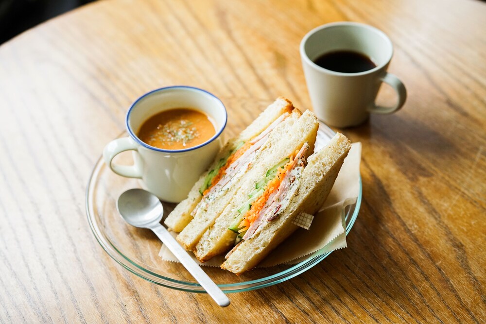 Route - Cafe and Petit Hostel