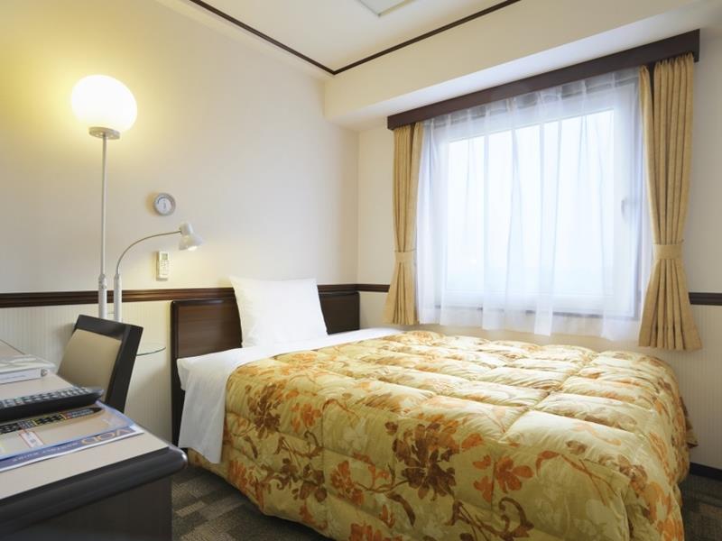 Toyoko Inn Sasebo Ekimae