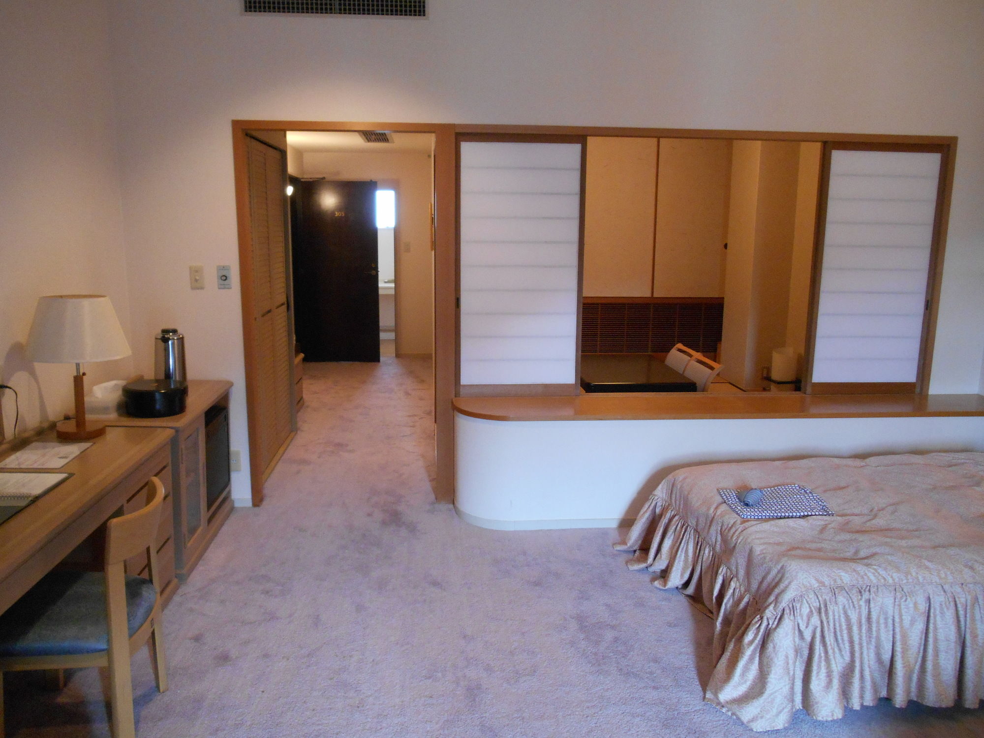 Benikea Yufuin Kinrinko Hotel Museum