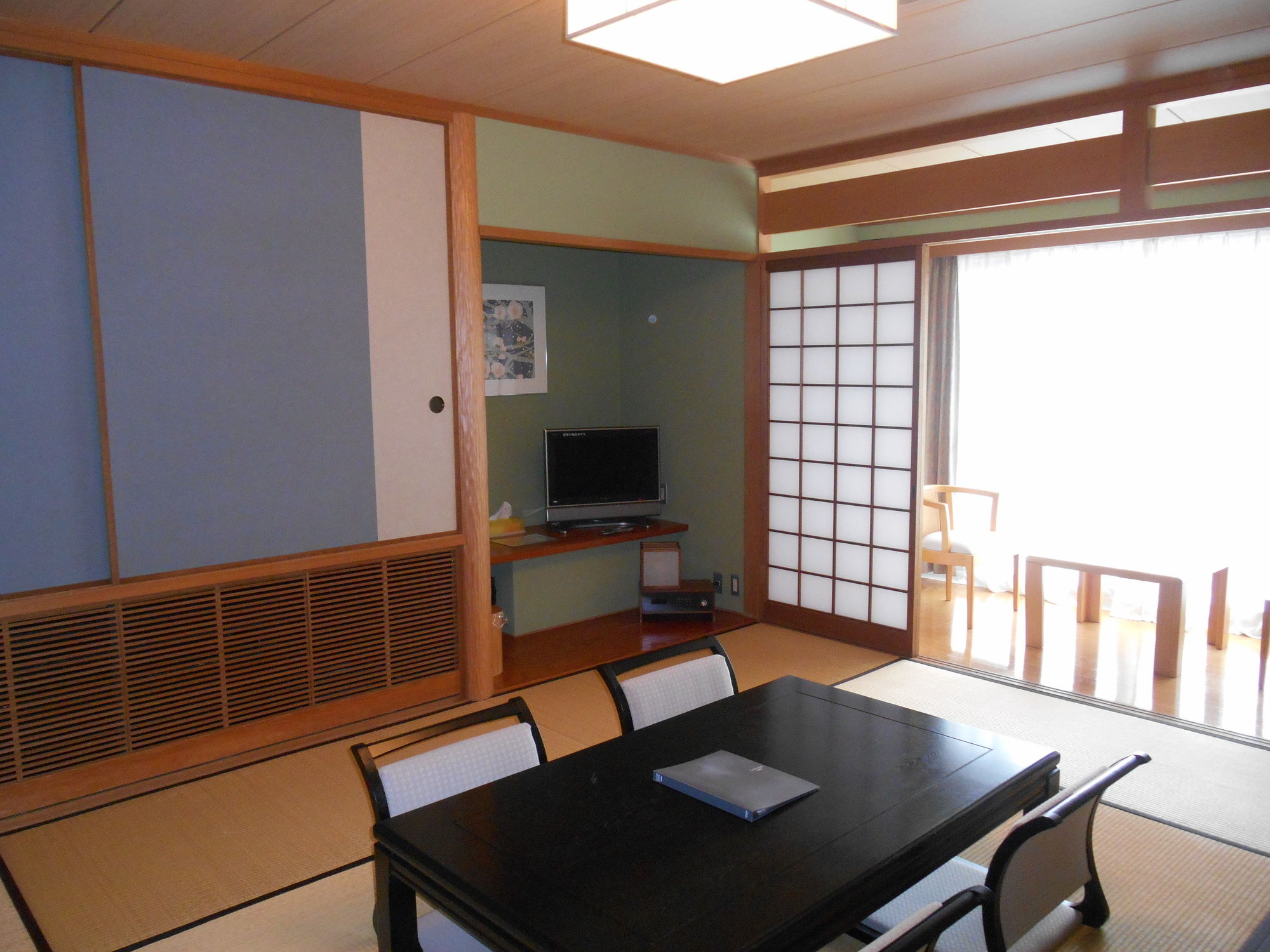 Benikea Yufuin Kinrinko Hotel Museum