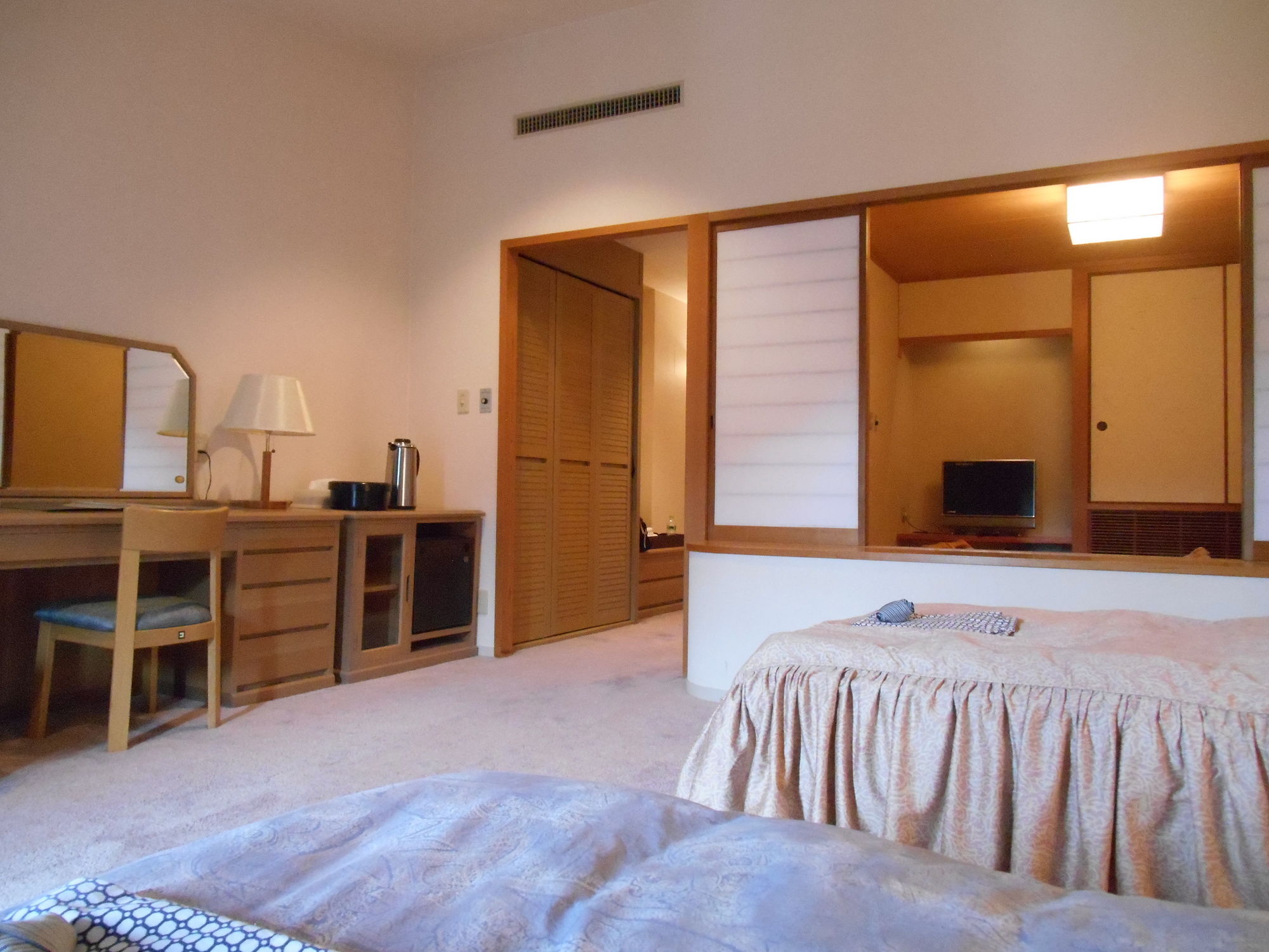 Benikea Yufuin Kinrinko Hotel Museum
