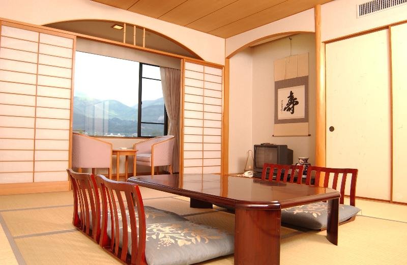 Yufuin Hotel Shuhokan