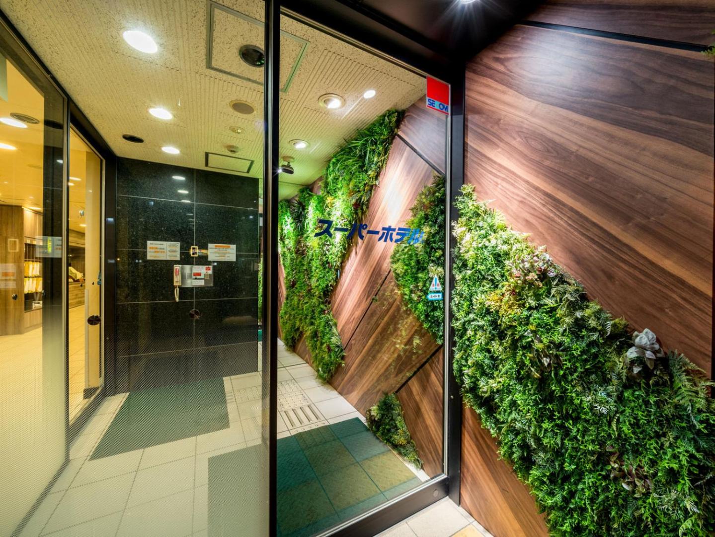 Super Hotel JR Shin Osaka Higashiguchi