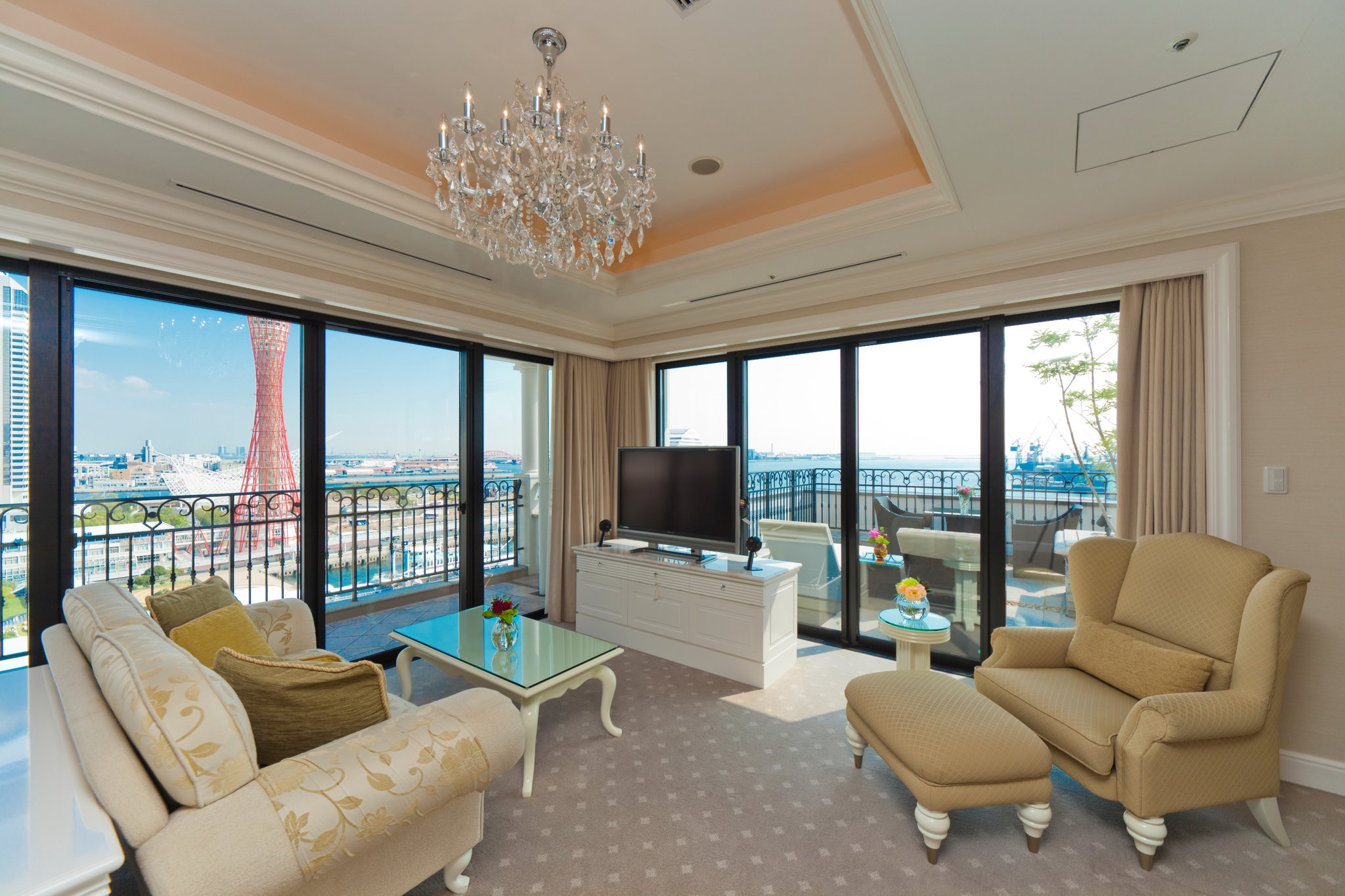 La Suite Kobe Harborland