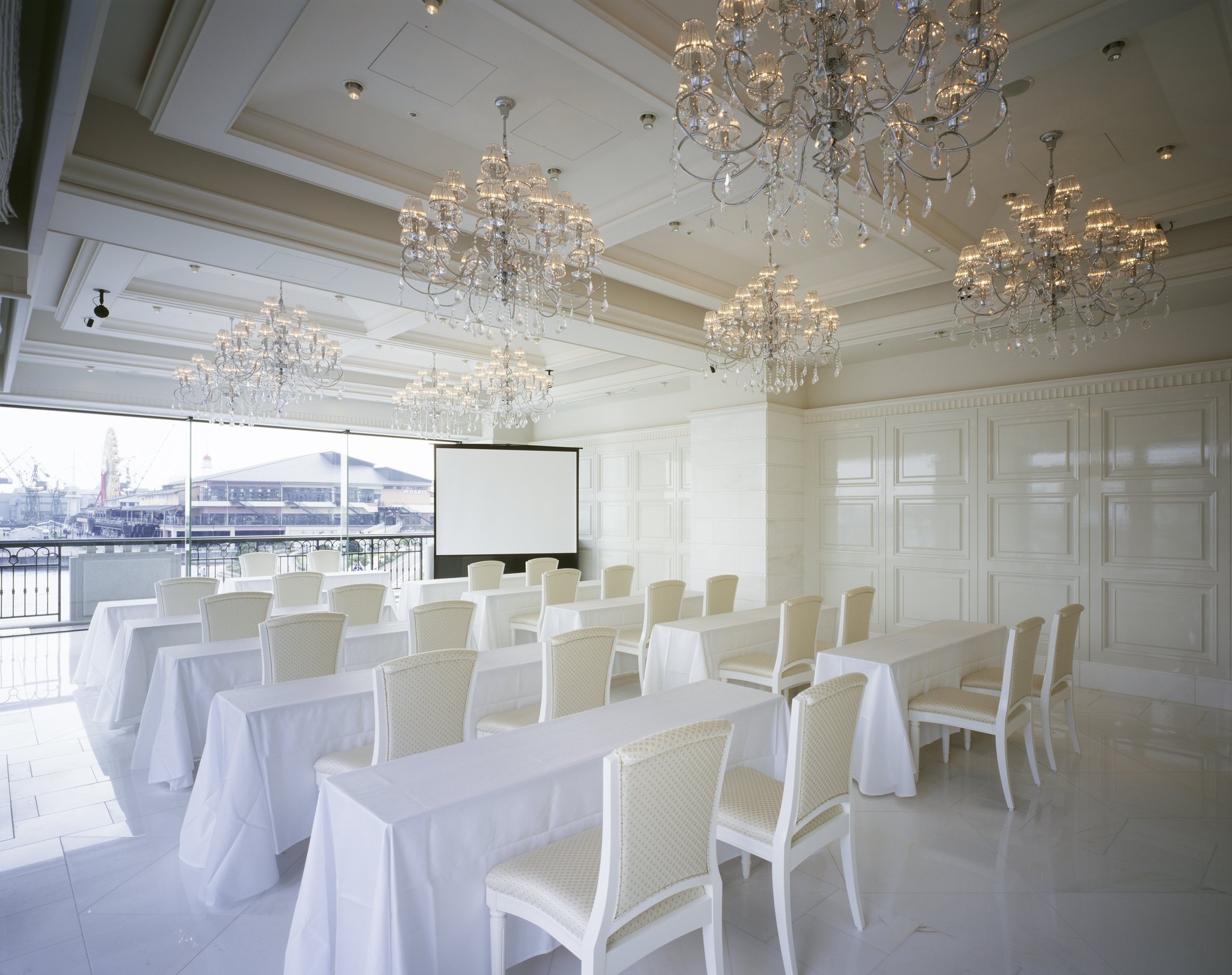 La Suite Kobe Harborland