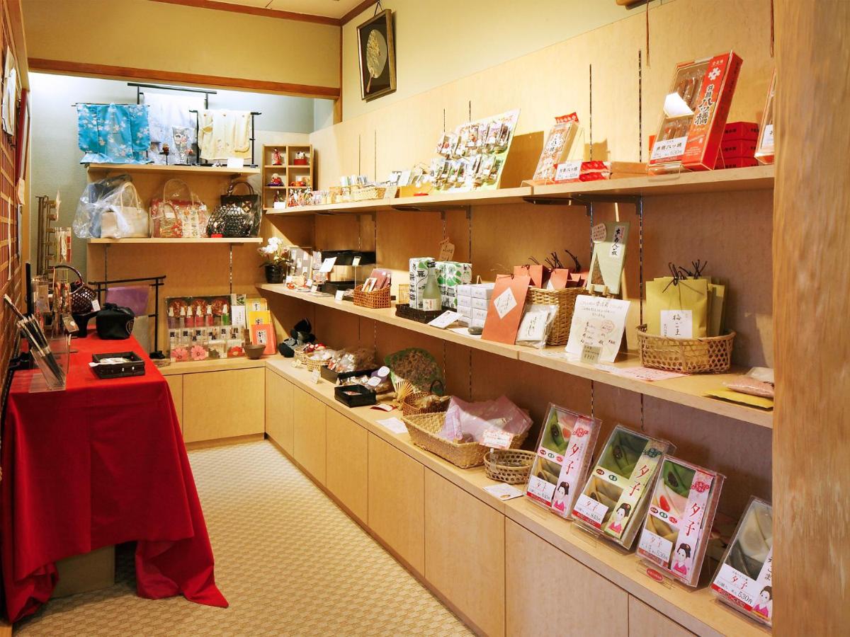 Gion Shinmonso