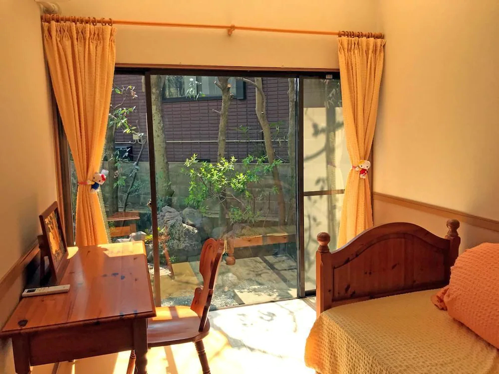Hananobou Kinkakuji-michi
