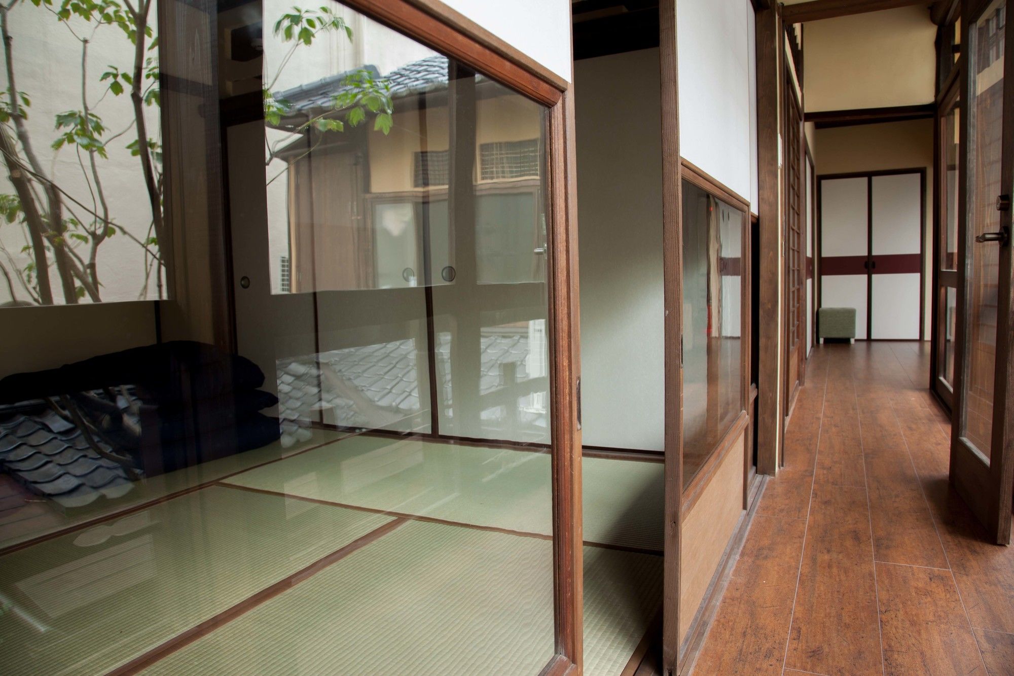 Kyoto Guesthouse Lantern In Gion