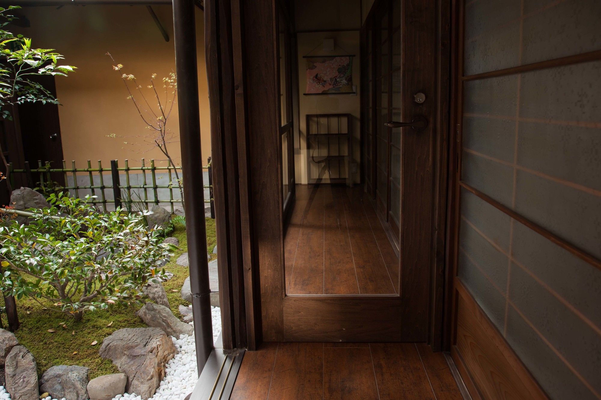 Kyoto Guesthouse Lantern In Gion
