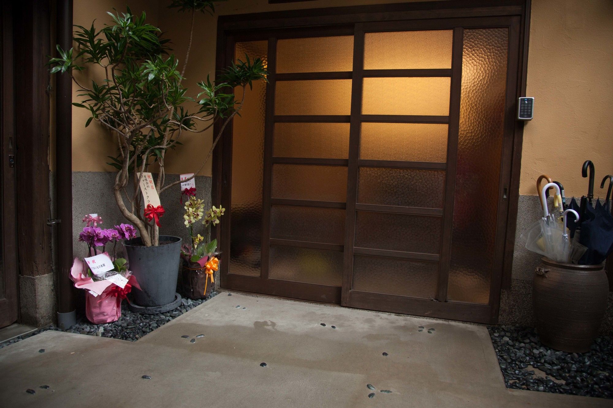 Kyoto Guesthouse Lantern In Gion