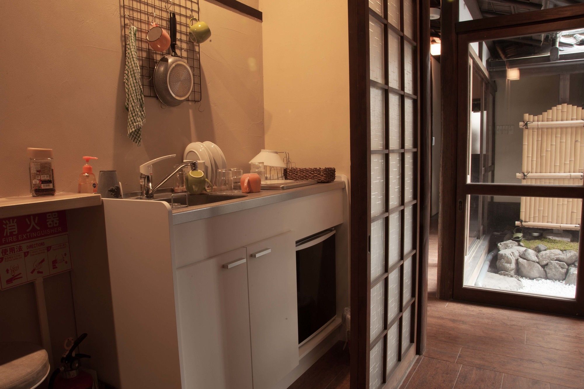 Kyoto Guesthouse Lantern In Gion