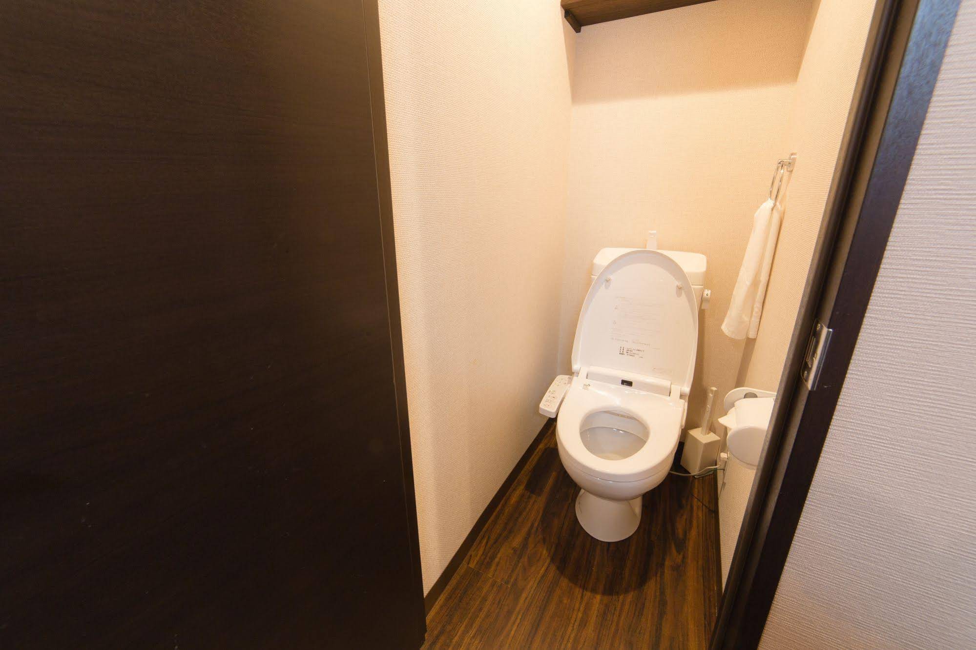 Parkside Umekoji Guest House