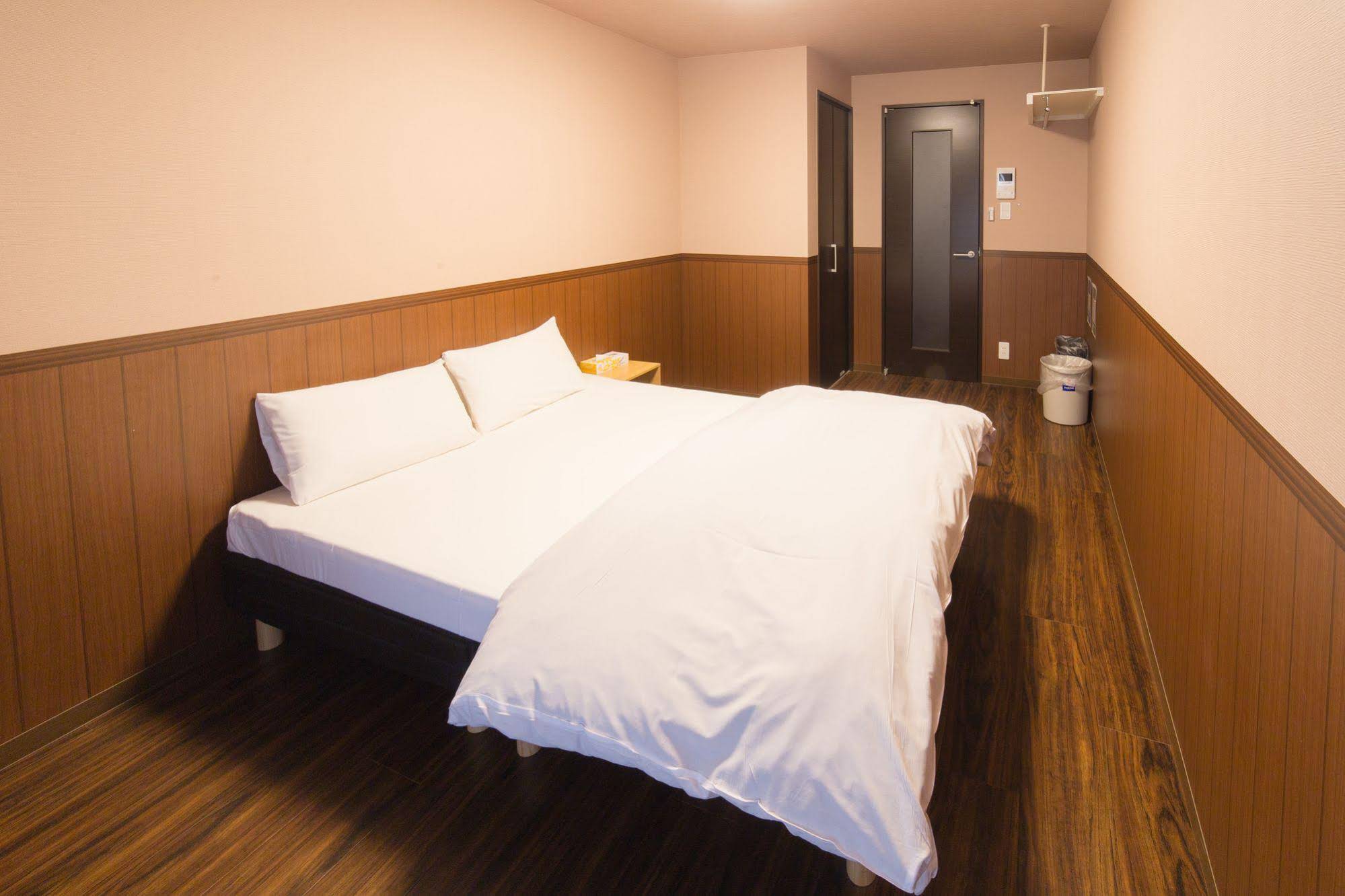 Parkside Umekoji Guest House