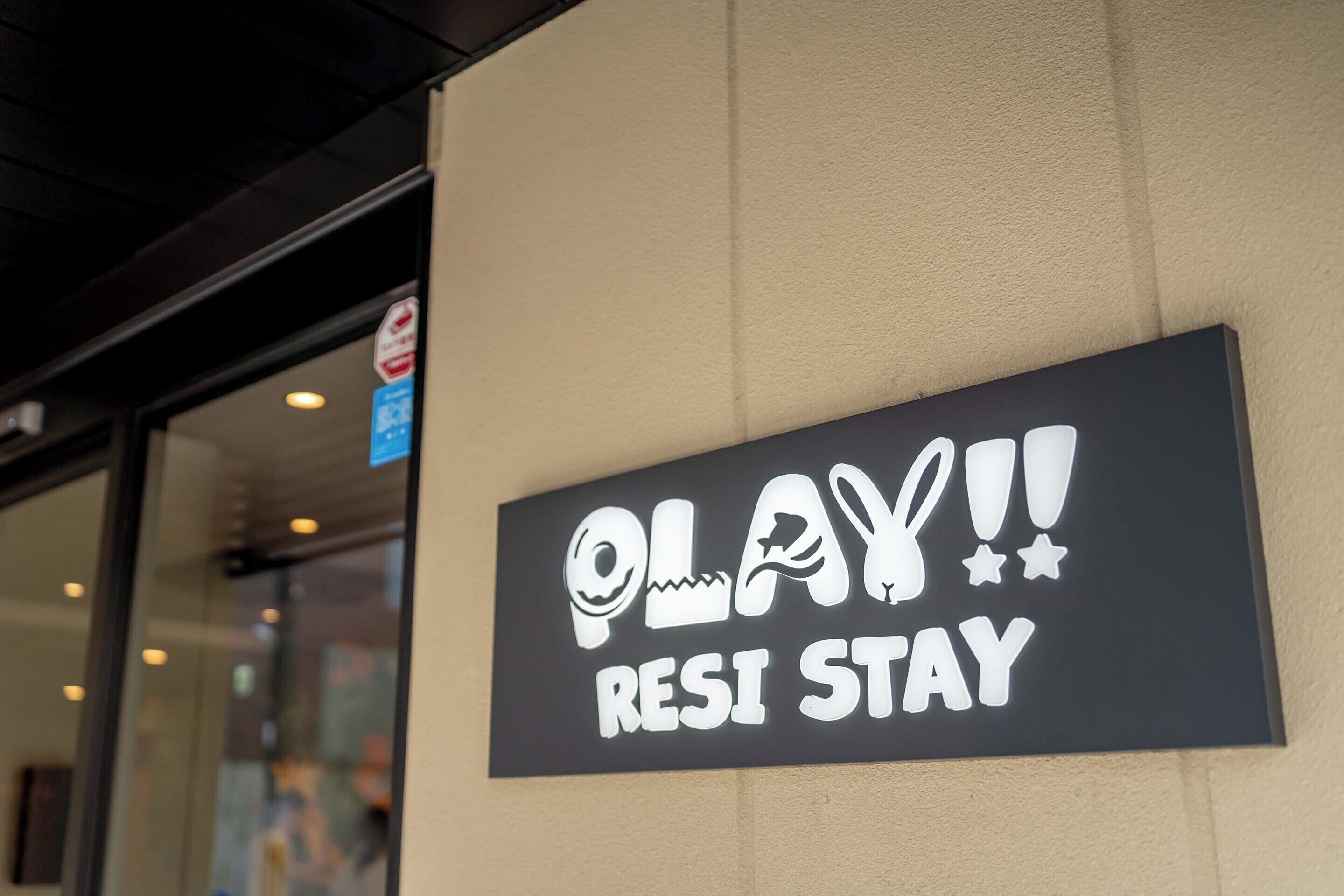 Play Resi Stay