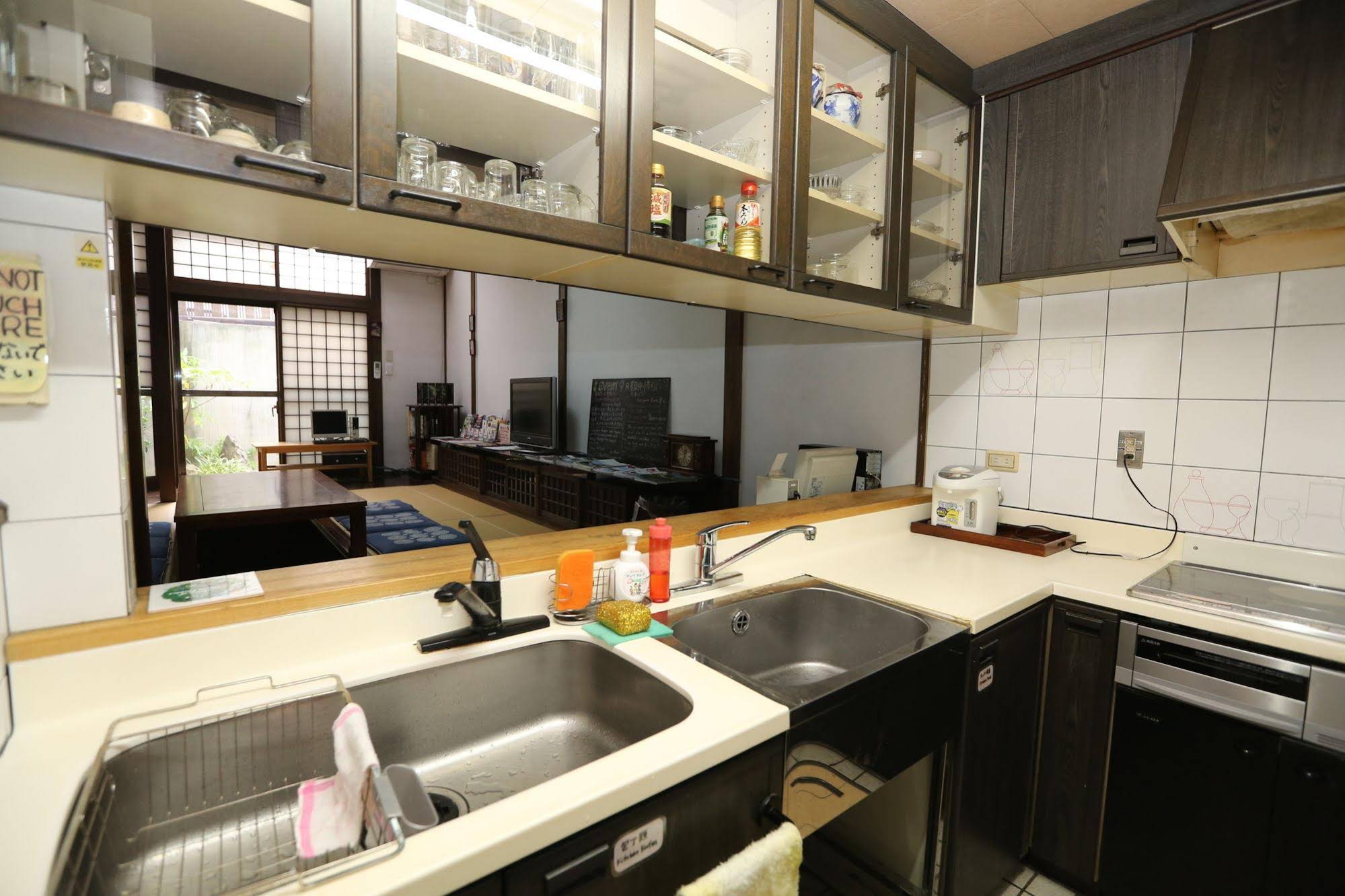 Waraku House