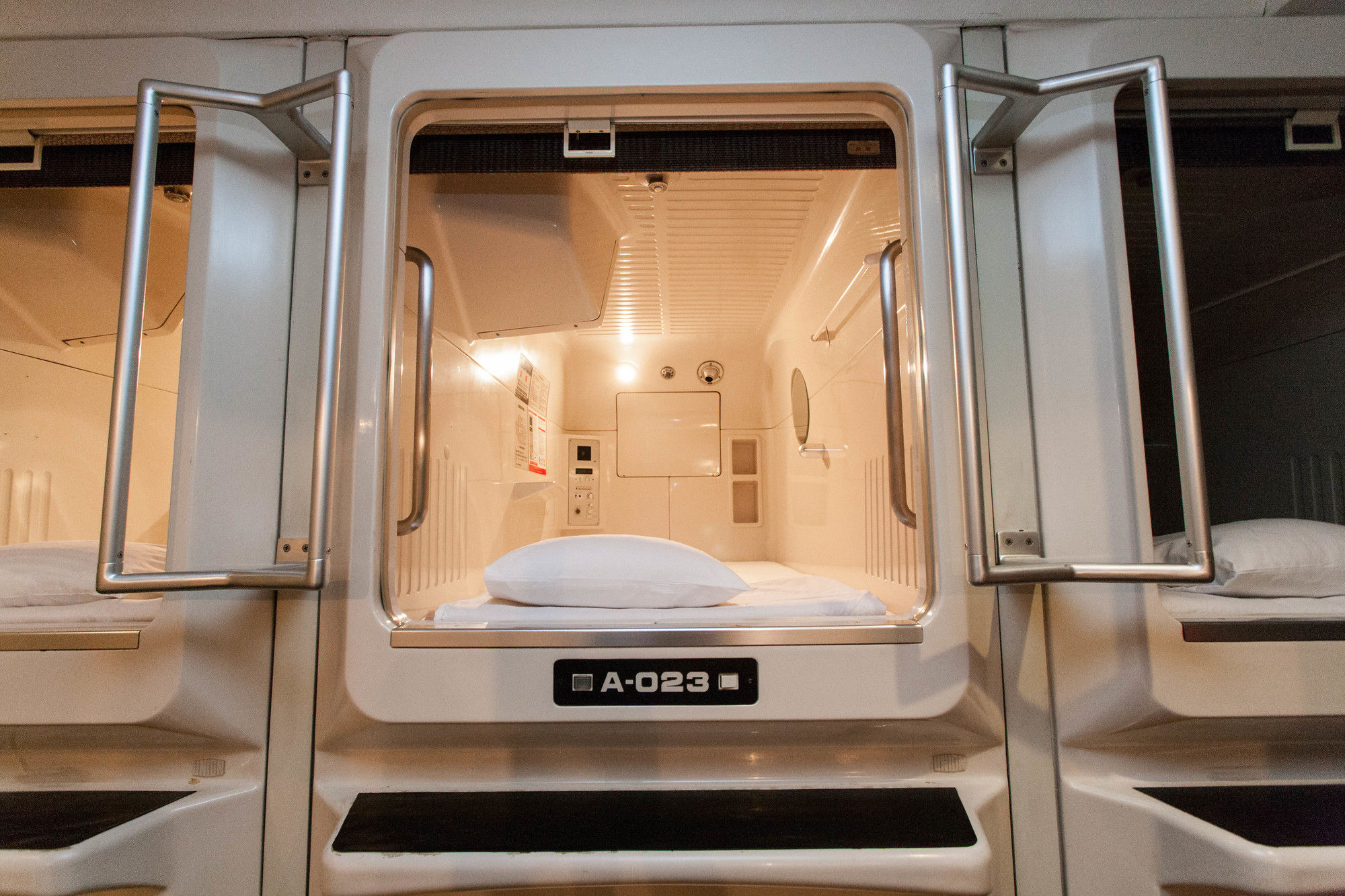 Capsule Hotel Asahi Plaza Shinsaibashi